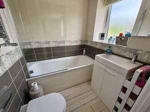 Main bathroom- click for photo gallery